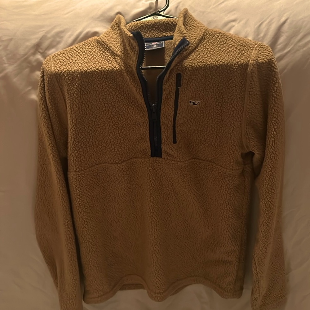 Vineyard vines beige and navy blue pull over, boys size large.